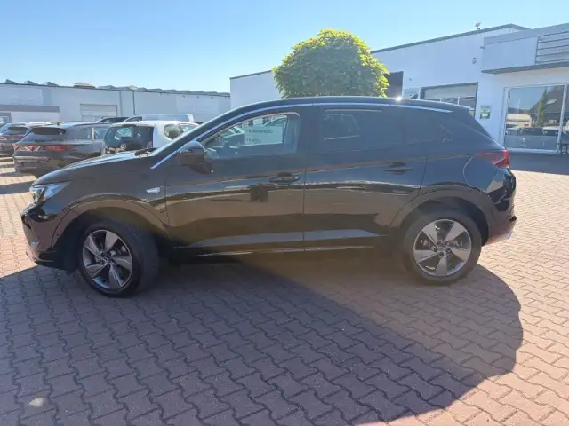 Opel Grandland view 6