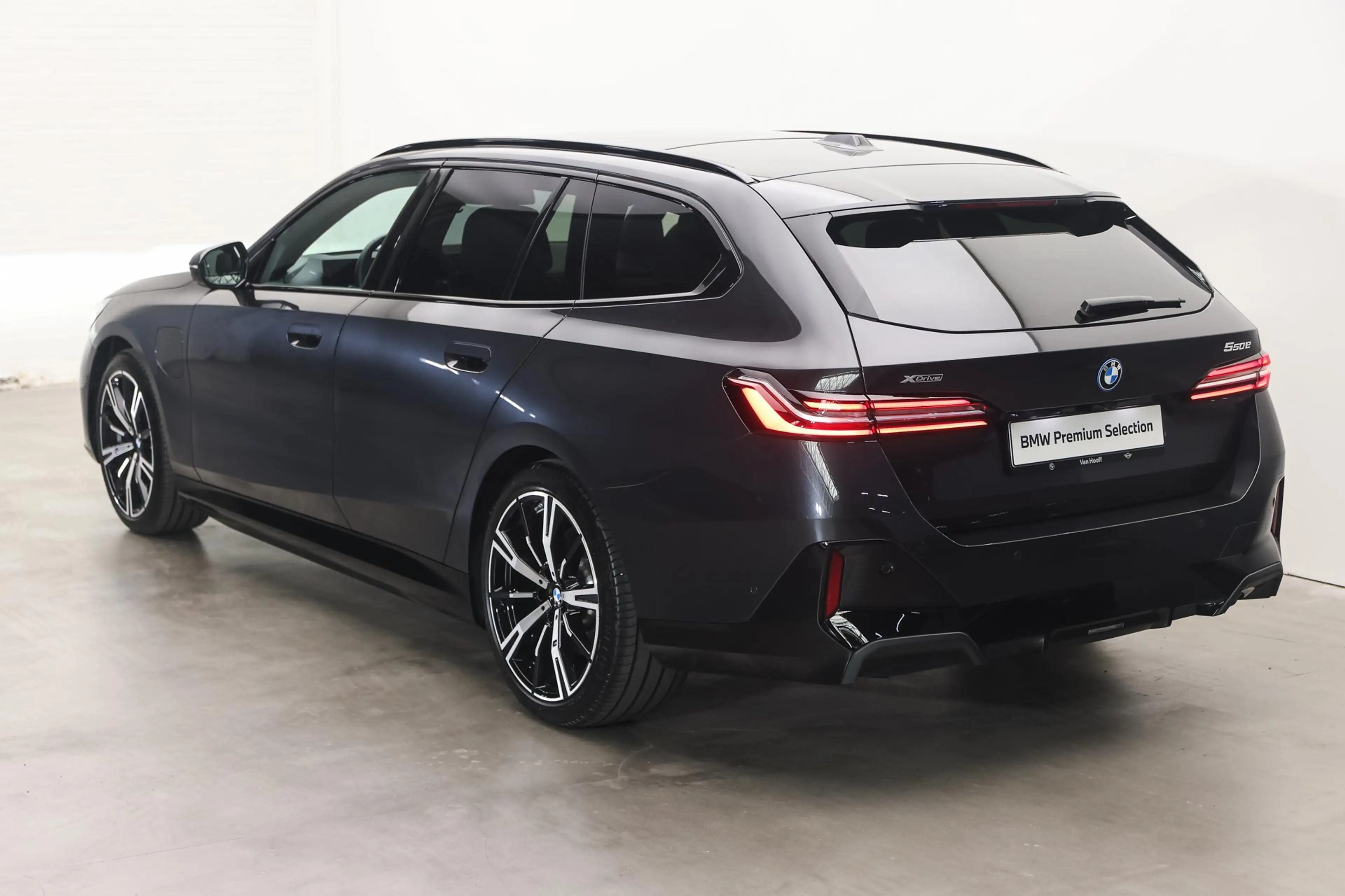 BMW 550 5 Serie Touring 550e xDrive M Sport Automaat / Tre — photo 2