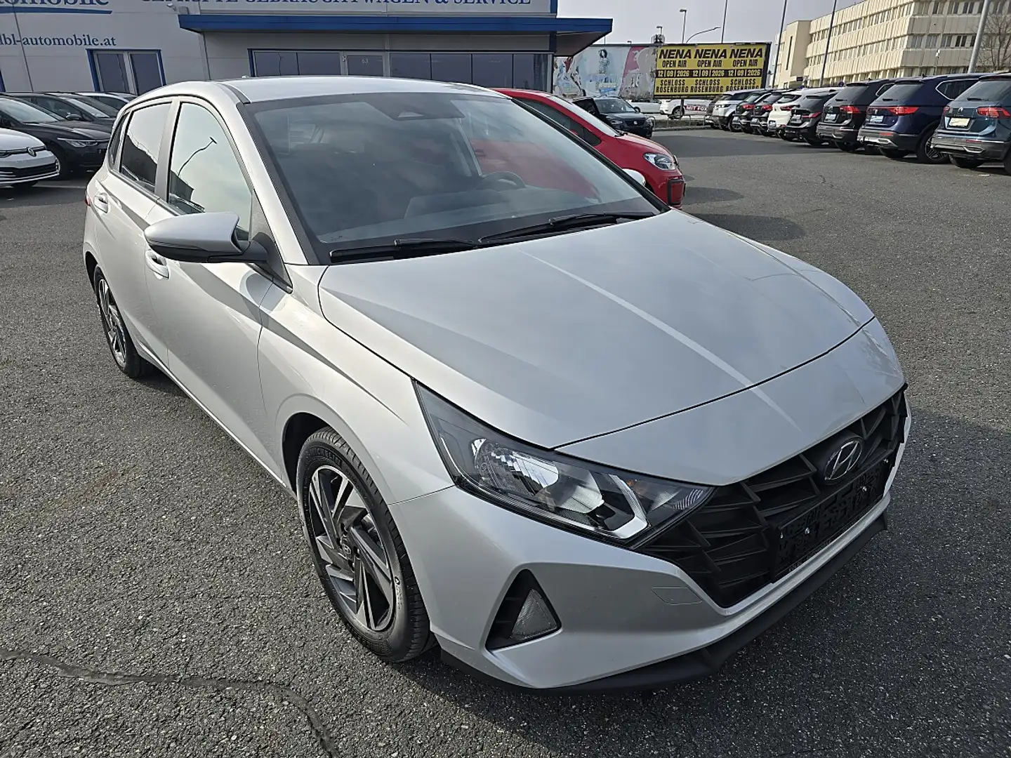 Hyundai i20 1,2 MPI i-Line Grau - 1