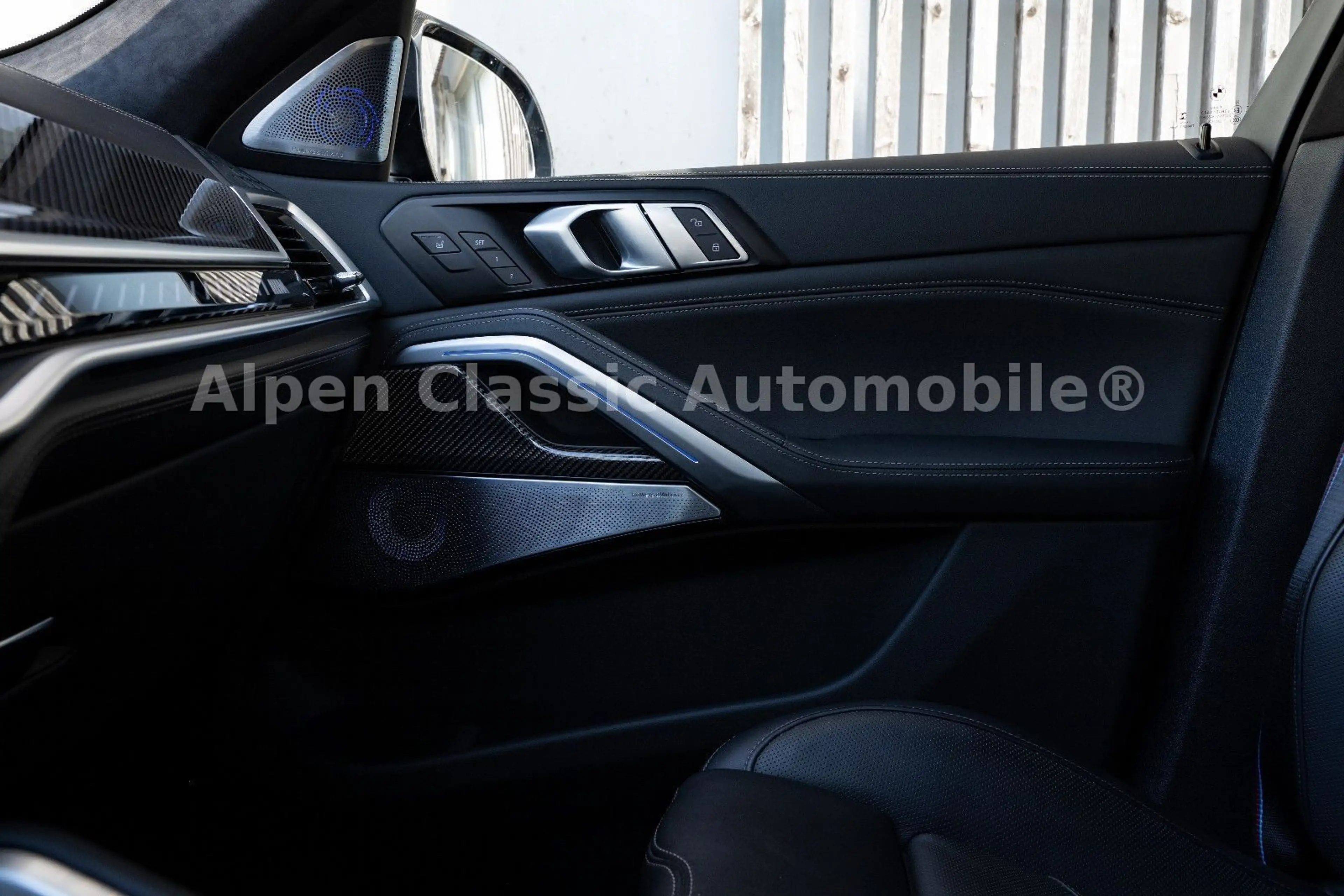 BMW X6 M60 i xDrive Panorama, AHK, Massage — photo 13