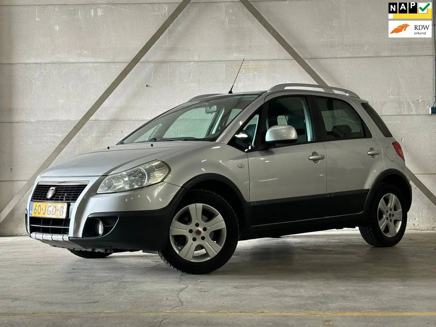 Fiat Sedici 1.6-16V Emotion - Automaat - Trekhaak - Airco Gris - 1