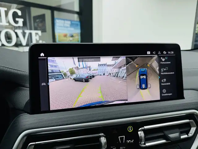 BMW X3 view 11