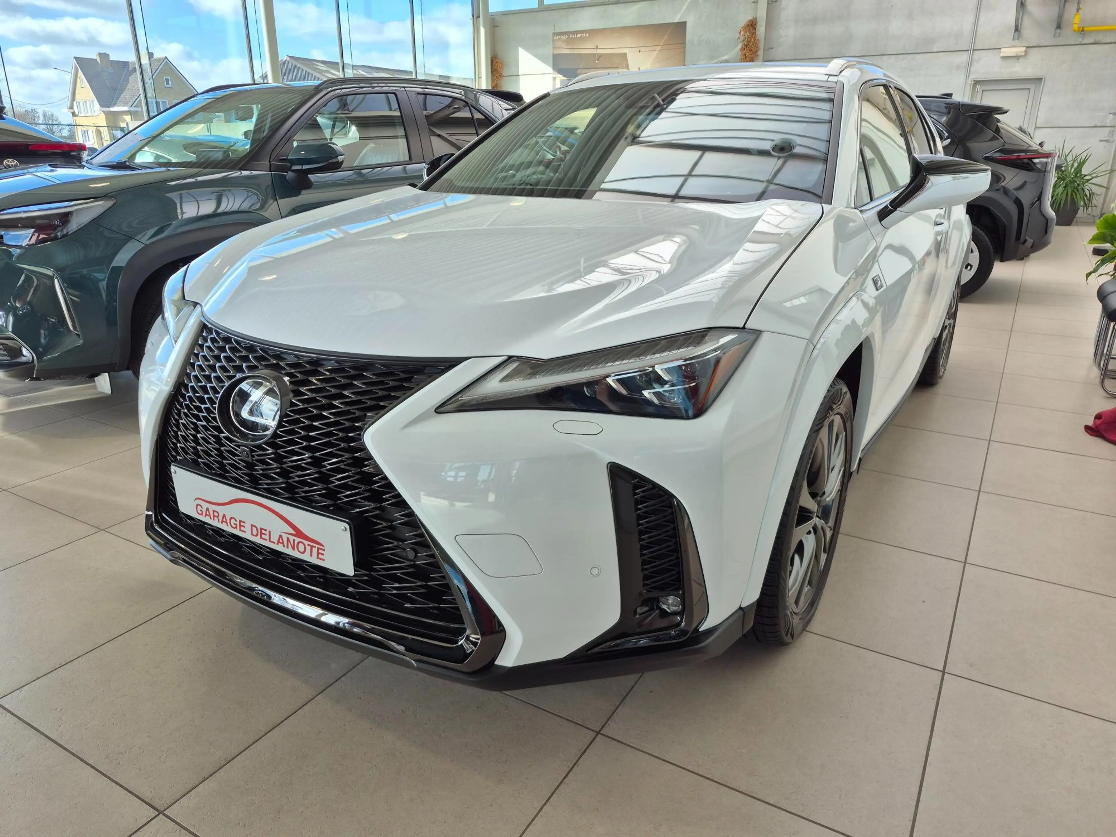 Lexus UX 250h AWD F-SPORT LINE +LEDER +Mark Levinson +360°Cam — photo 2