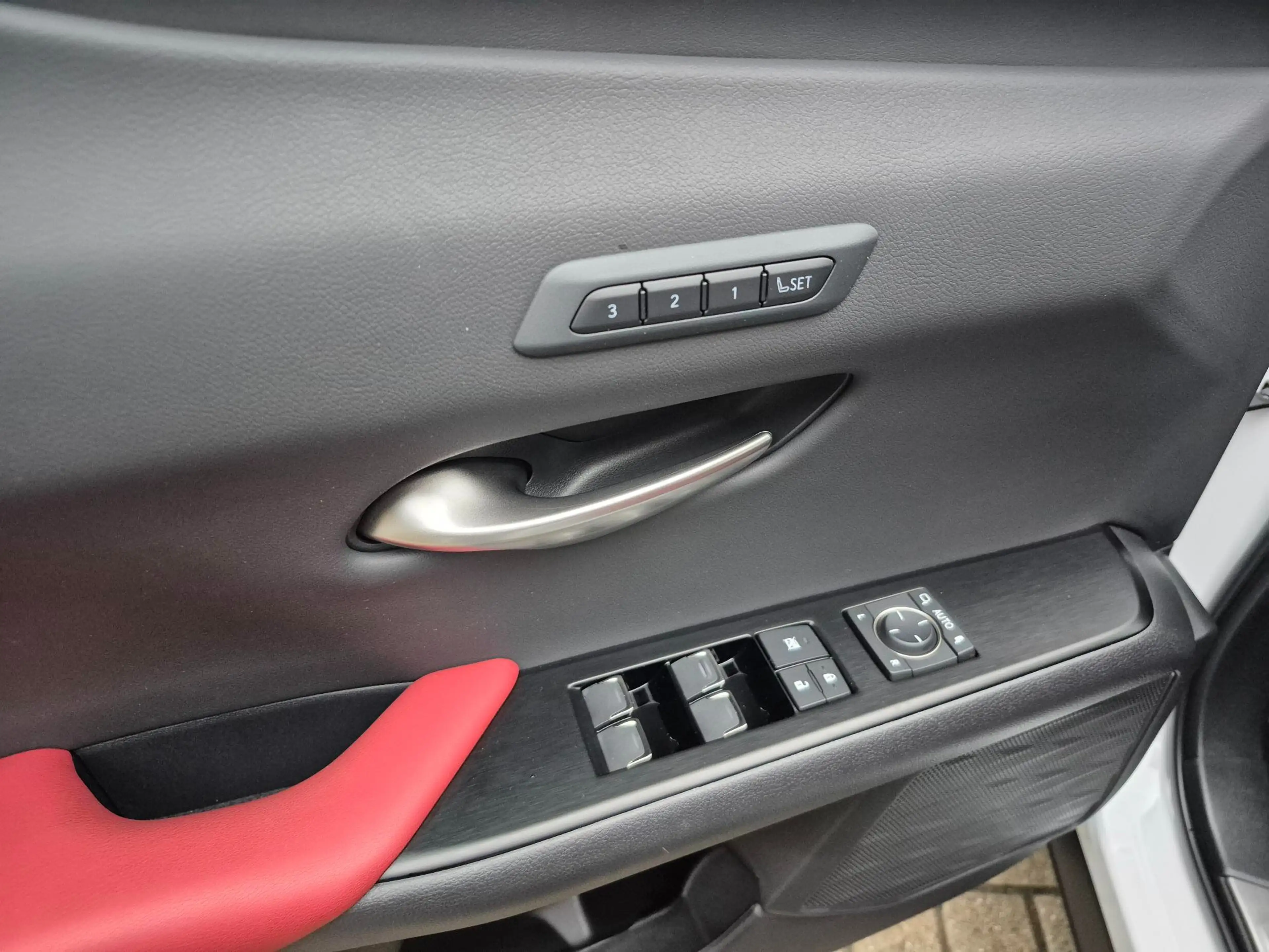 Lexus UX 250h AWD F-SPORT LINE +LEDER +Mark Levinson +360°Cam — photo 13