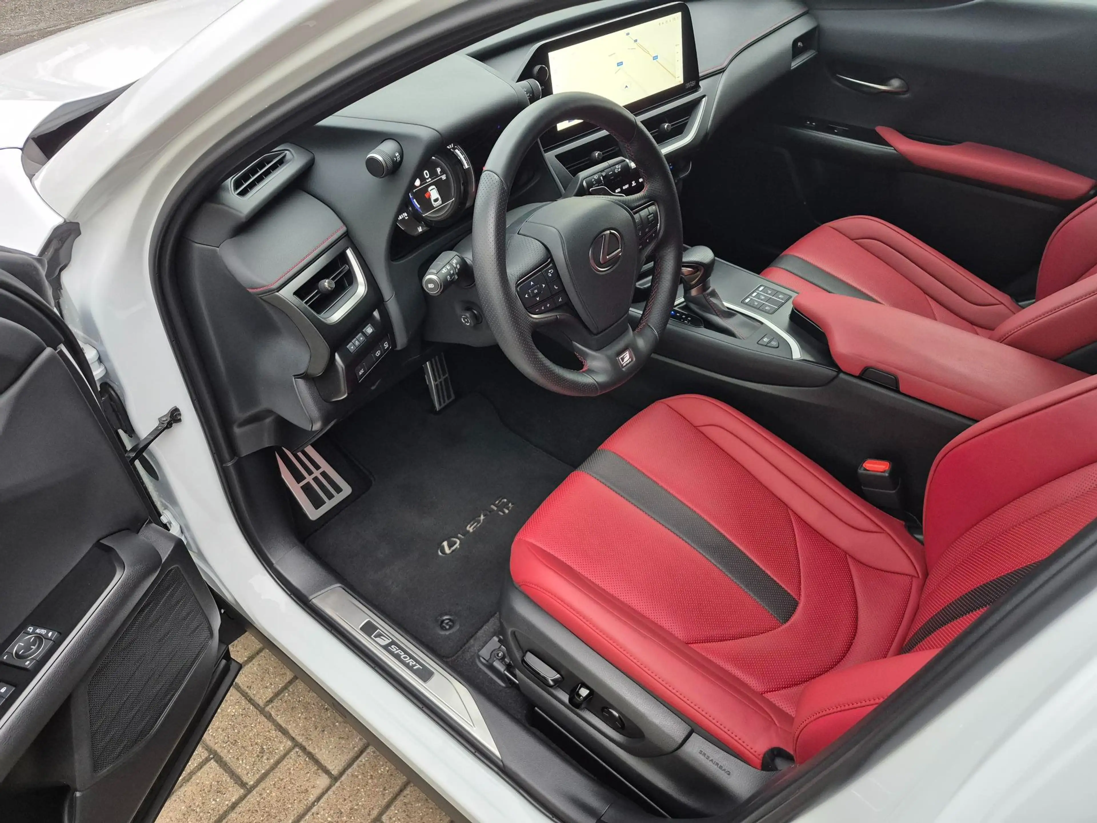 Lexus UX 250h AWD F-SPORT LINE +LEDER +Mark Levinson +360°Cam — photo 11