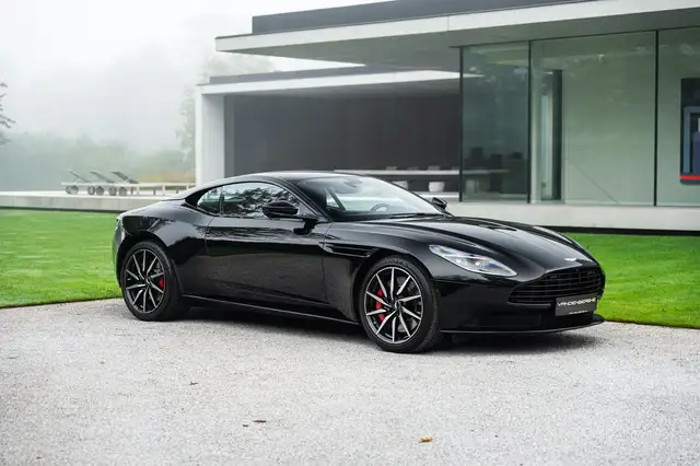 Aston Martin DB11 4.0 V8 / ONYX BLACK/CARBON/B&O/BLACK PACK/APPROVED