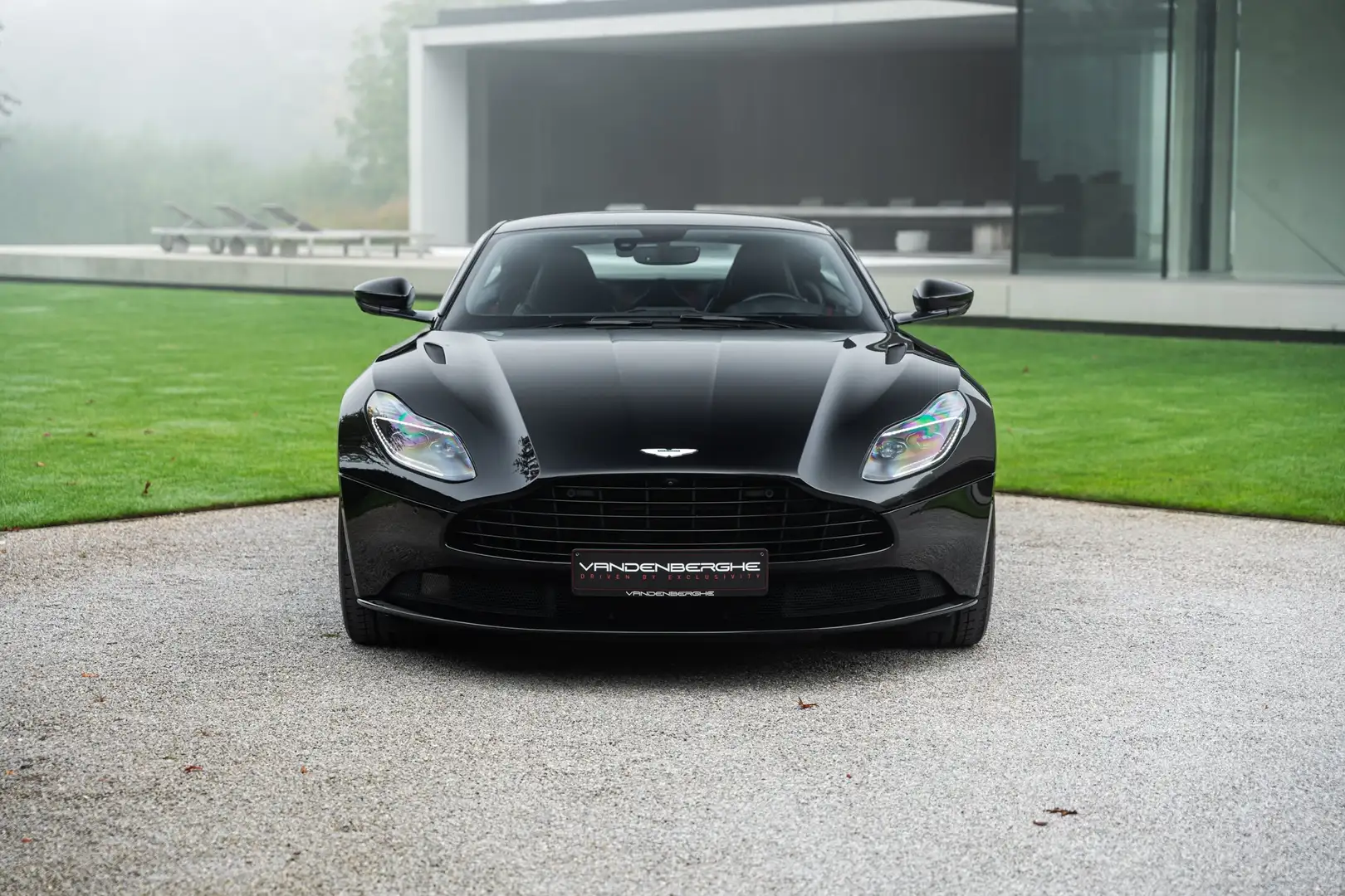 Aston Martin DB11 4.0 V8 / ONYX BLACK/CARBON/B&O/BLACK PACK/APPROVED Noir - 2