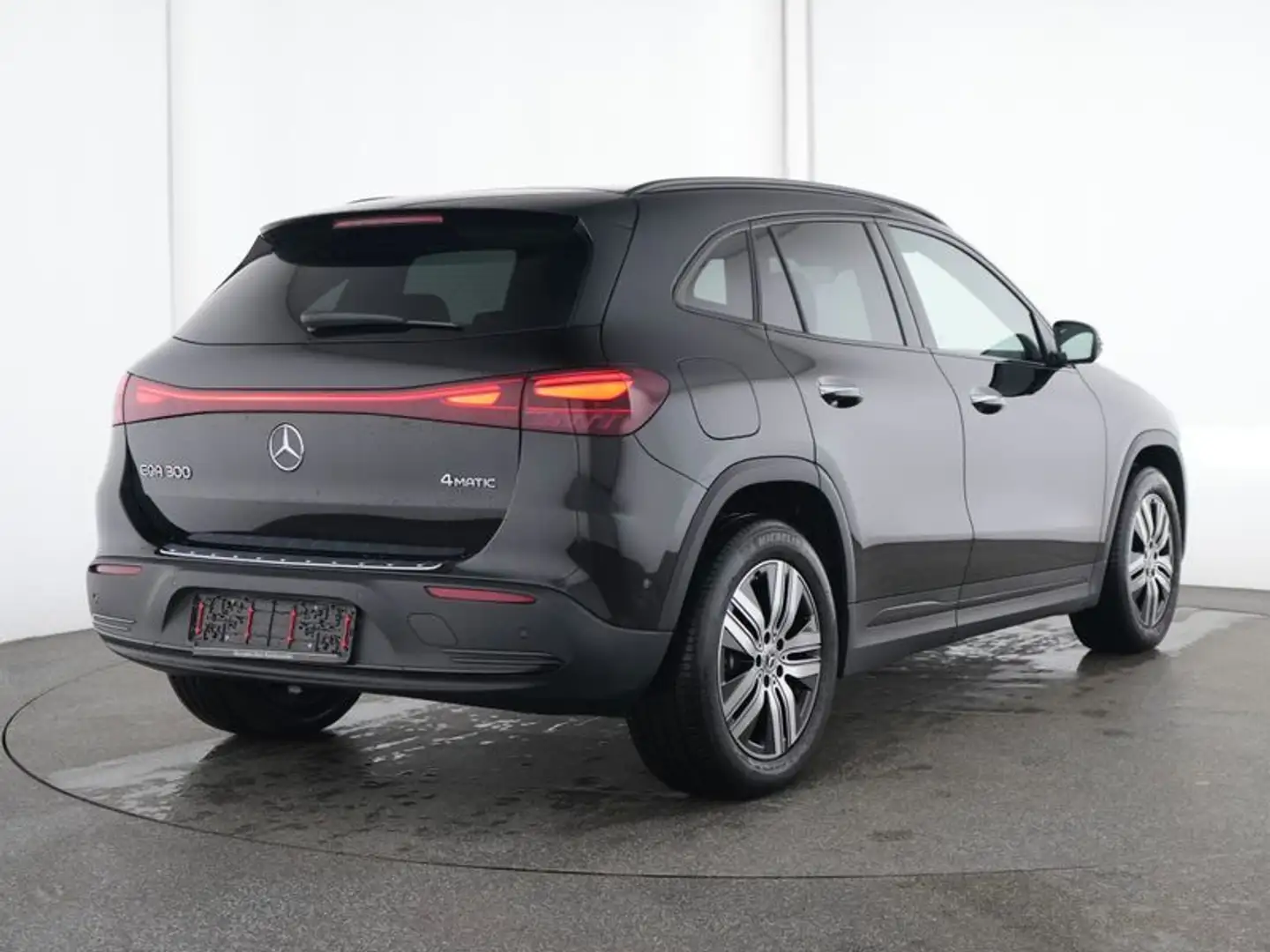 Mercedes-Benz EQA 300 4M Electric Art Adv+ FAP Distronic Night Schwarz - 2