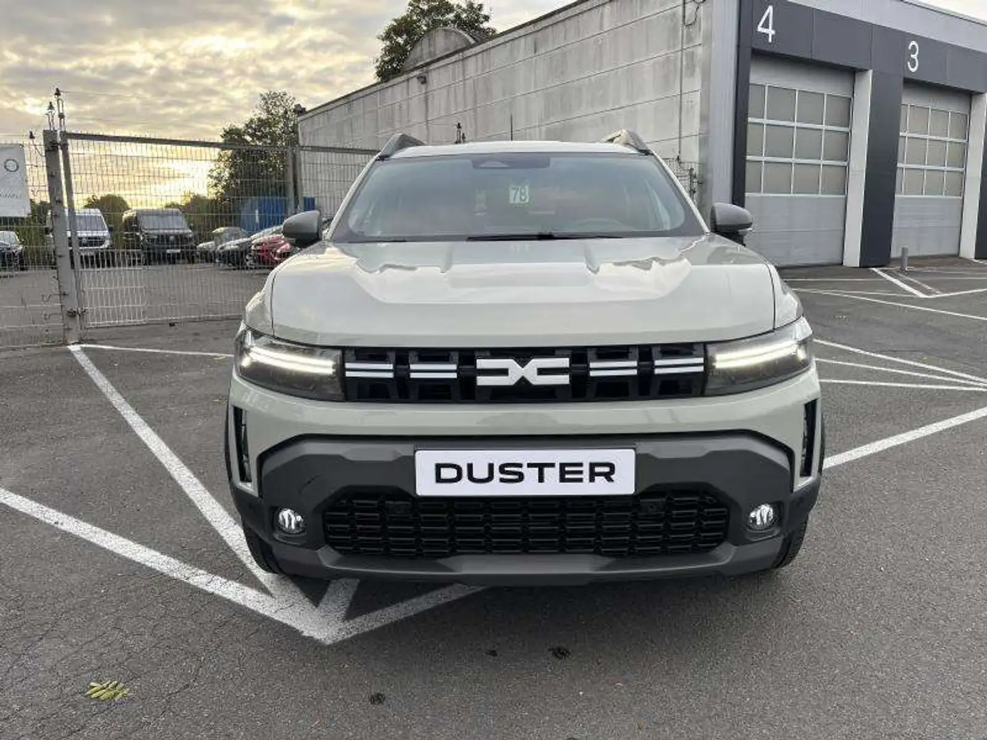 Dacia Duster JOURNEY HYBRID 140 Beige - 2