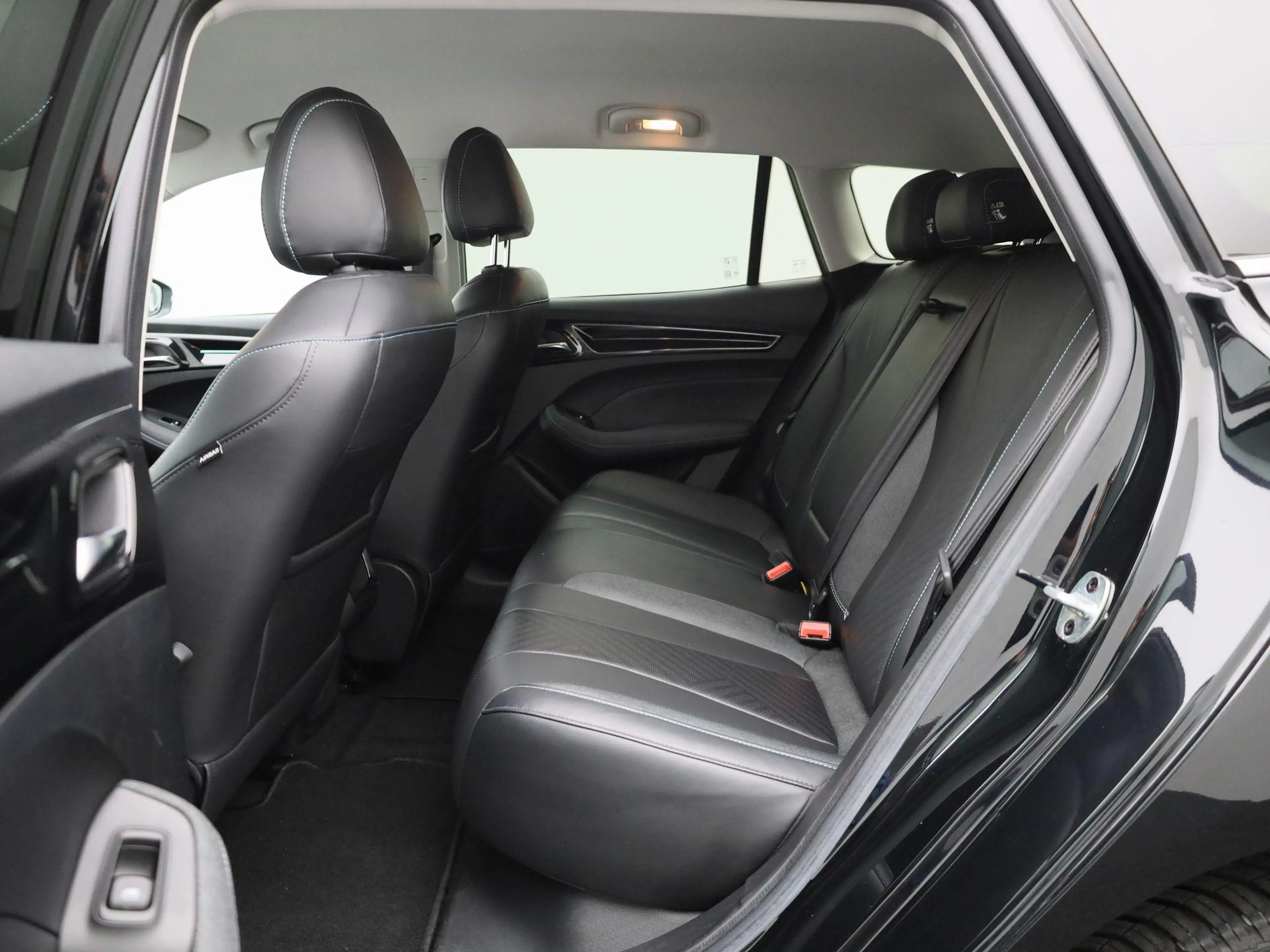 MG MG5 Long Range Luxury 61 kWh — photo 12