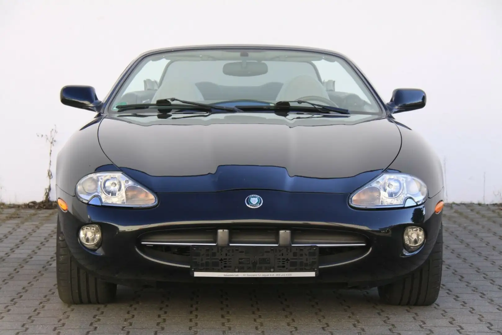 Jaguar XK8 Cabrio 2 Jahre Garantie Noir - 1