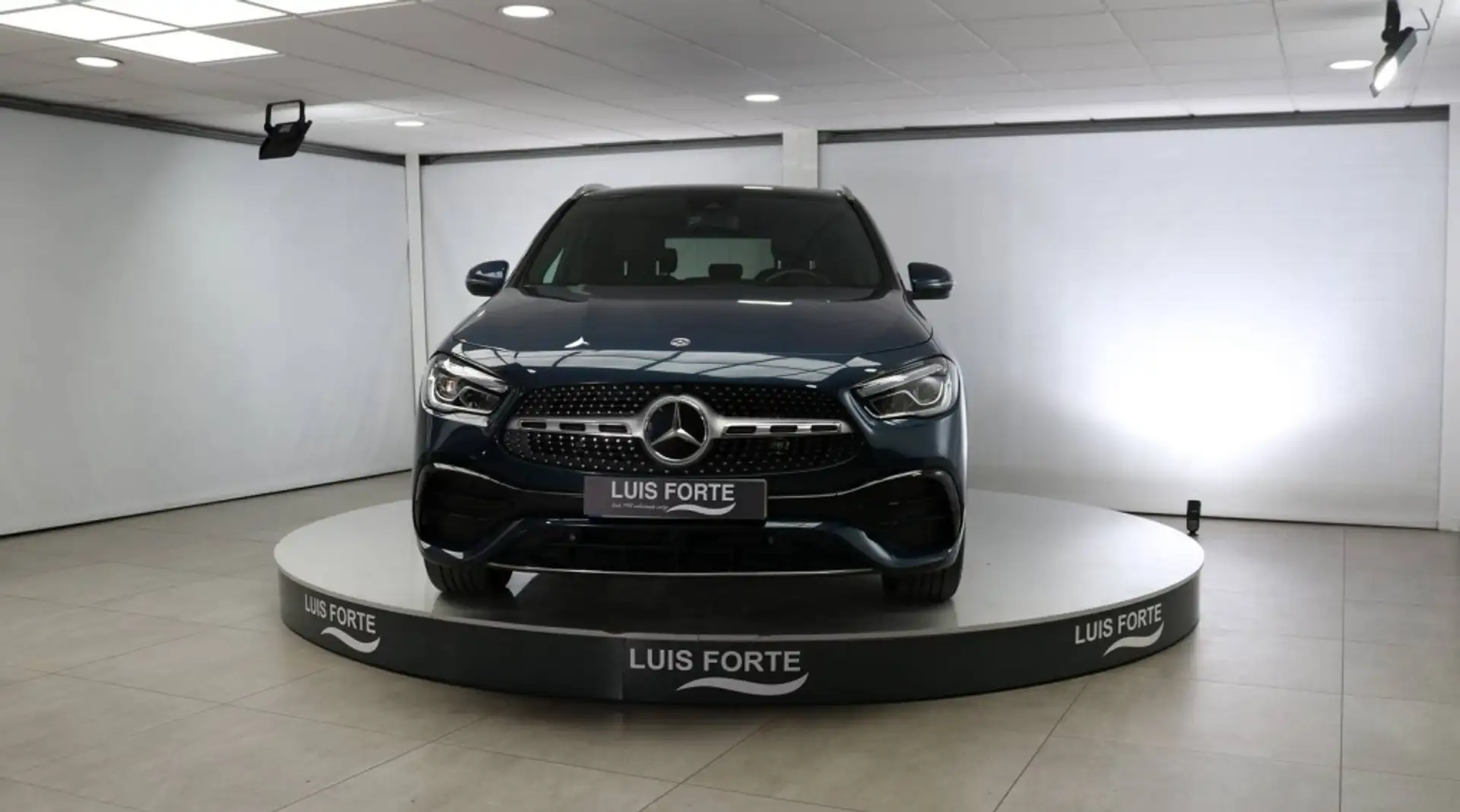 Mercedes-Benz GLA 200 200d 8G-DCT Bleu - 2