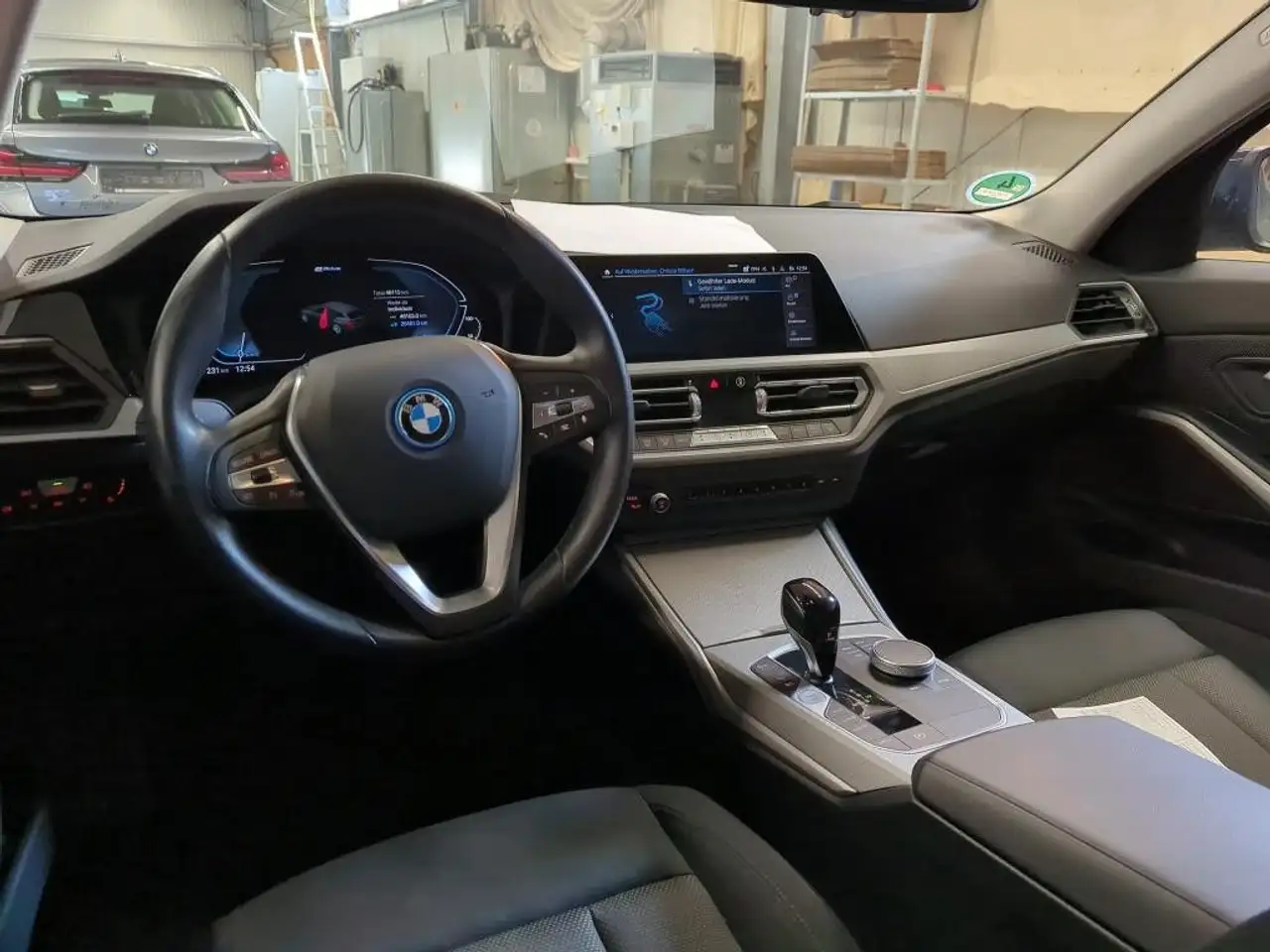 BMW 330 e Advantage AHK*LiveCP*LED*Navi+*DAB*Spur 6