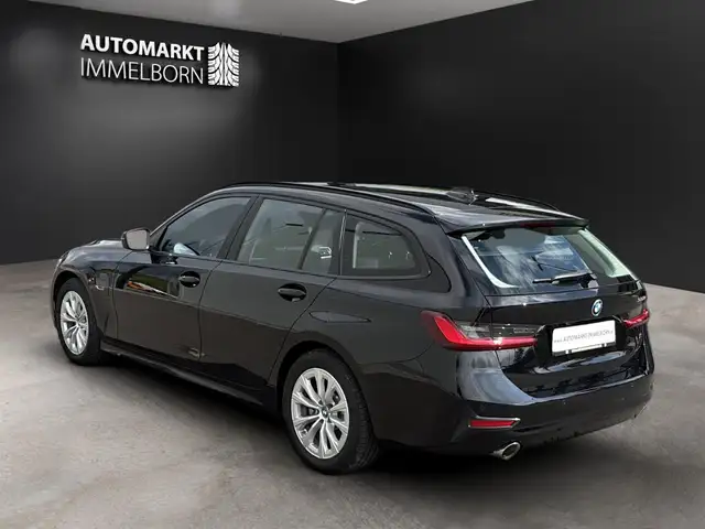 BMW 3 Series view 5