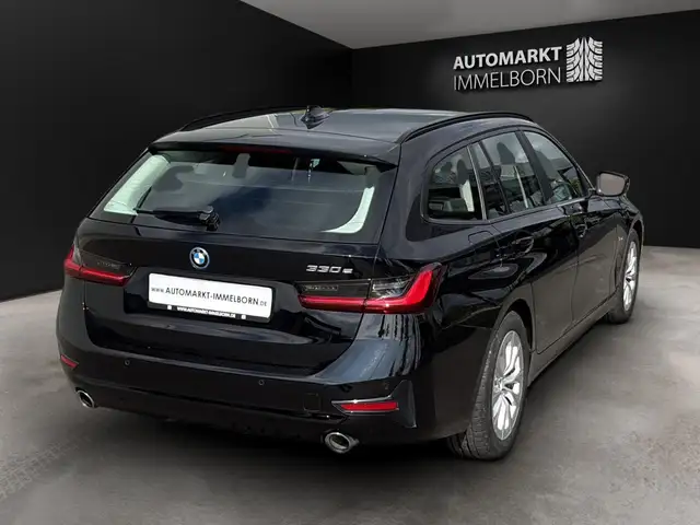 BMW 3 Series view 11