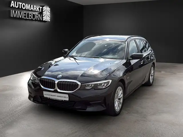 BMW 3 Series view 3