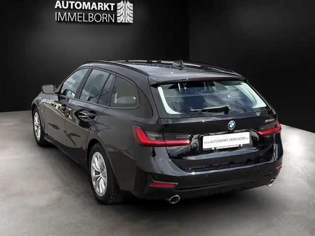 BMW 3 Series view 10