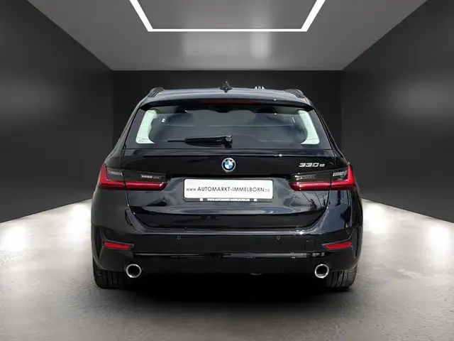 BMW 3 Series view 9