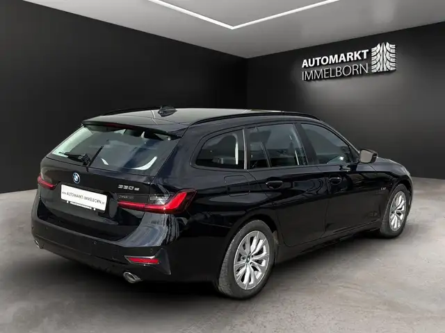 BMW 3 Series view 6
