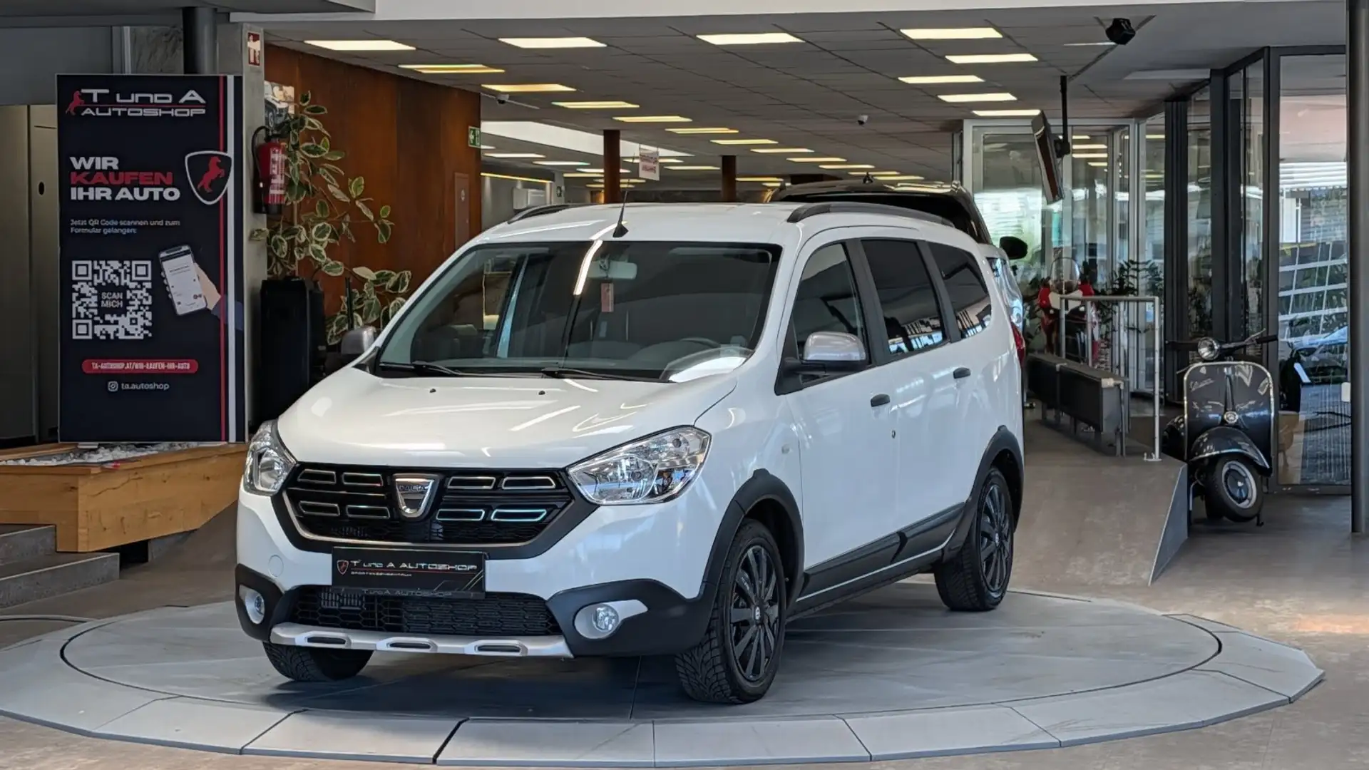 Dacia Lodgy 7-Sitzer 1-Hand *Navi*Tempomat*Dachreling* Weiß - 1