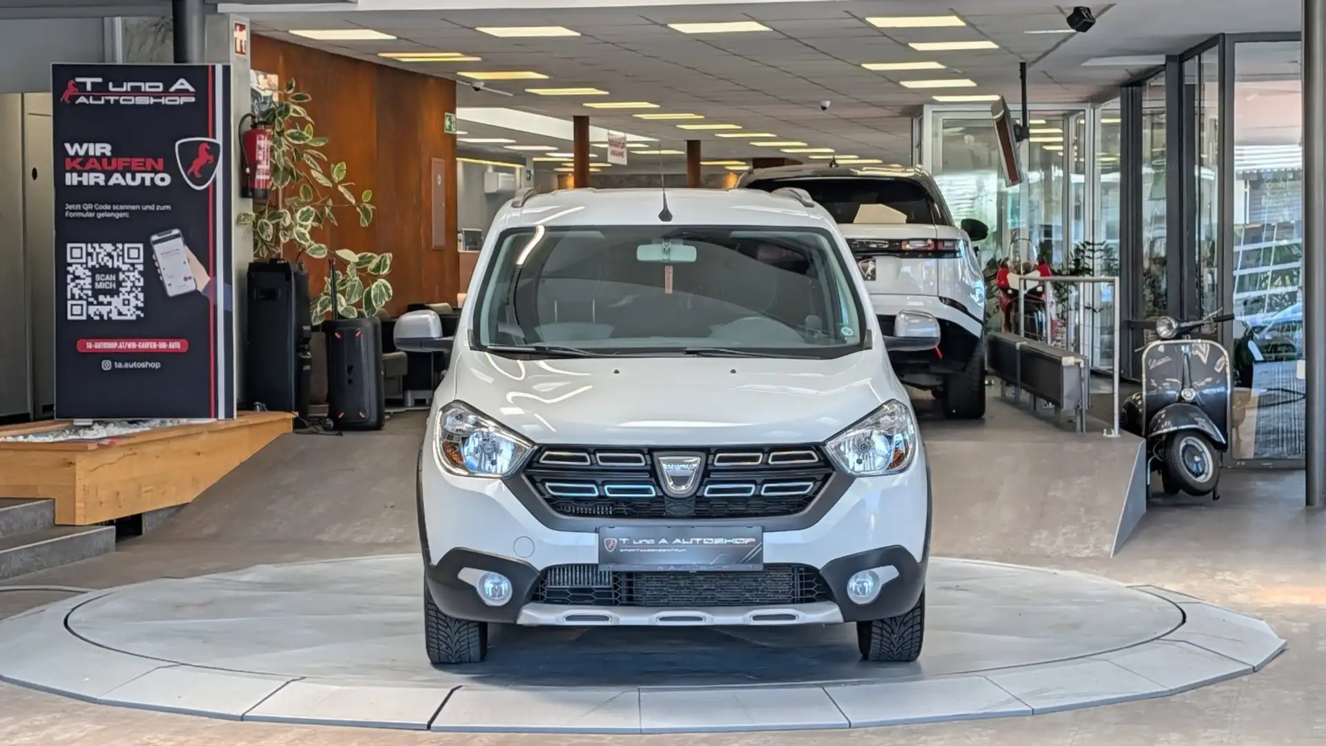 Dacia Lodgy 7-Sitzer 1-Hand *Navi*Tempomat*Dachreling* Weiß - 2