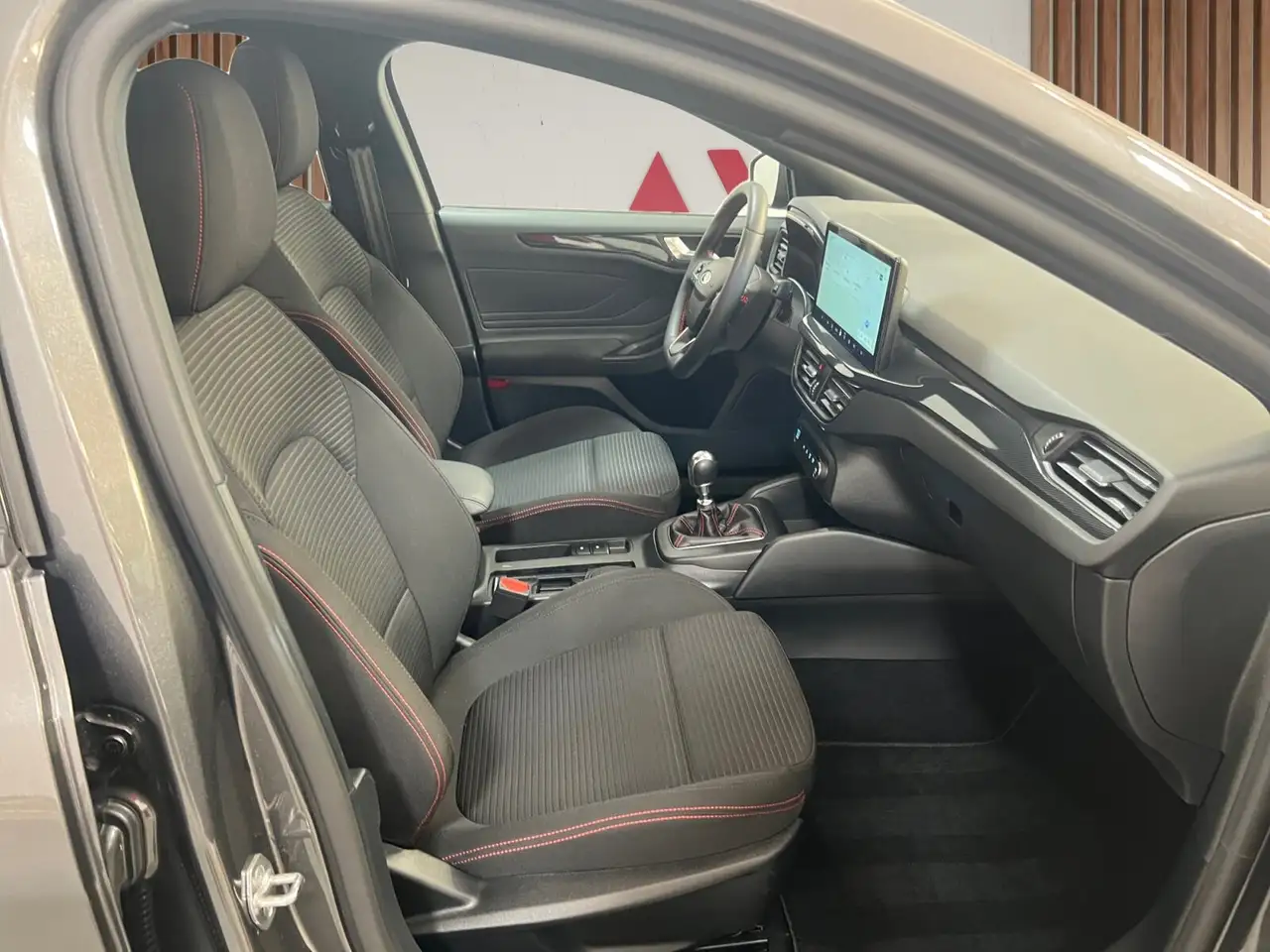 Ford Focus ST-Line 1.0 Ecoboost MHEV ** Navi/Carplay Sen..., миниатюра 24