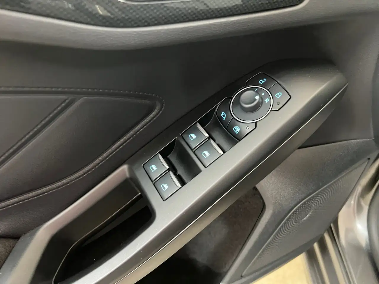 Ford Focus ST-Line 1.0 Ecoboost MHEV ** Navi/Carplay Sen..., миниатюра 17