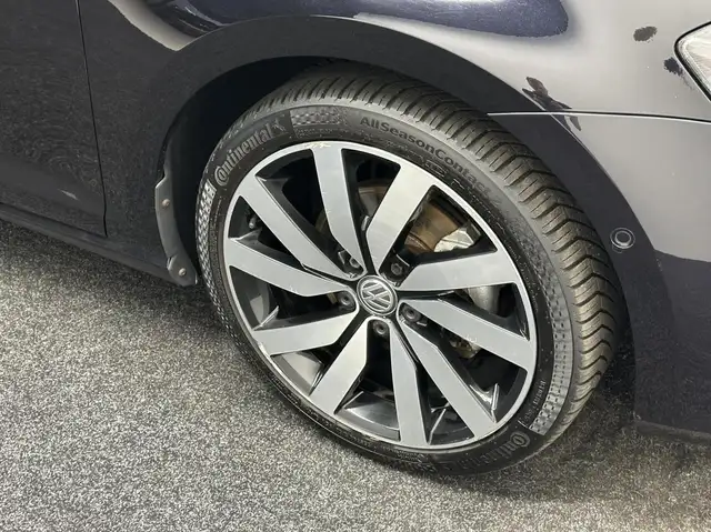 Volkswagen Golf view 11