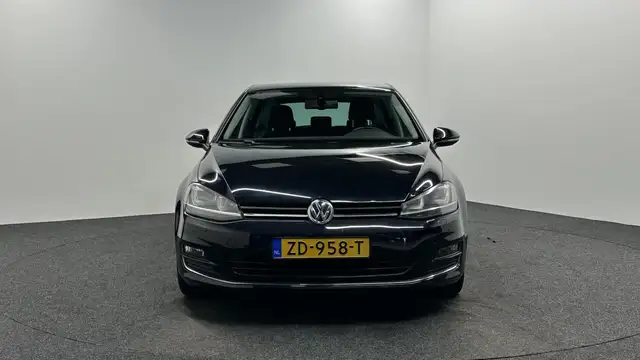 Volkswagen Golf view 6