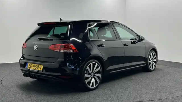 Volkswagen Golf view 5