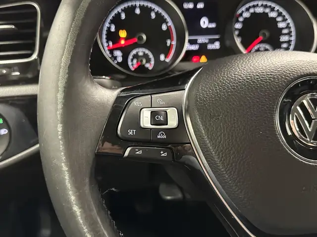 Volkswagen Golf view 21