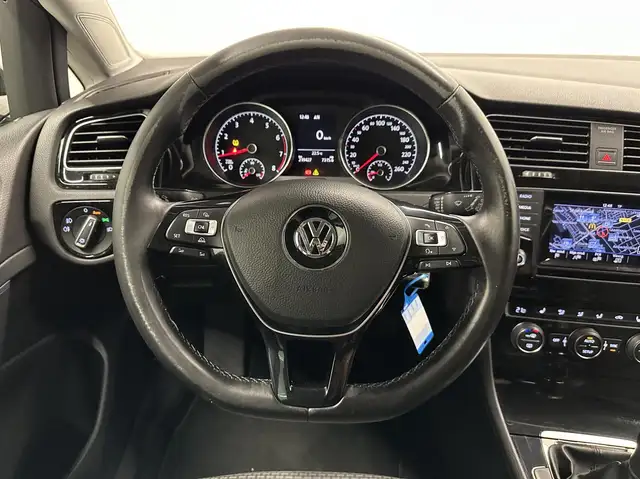 Volkswagen Golf view 20