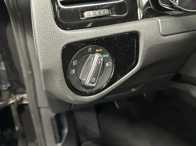 Volkswagen Golf view 19