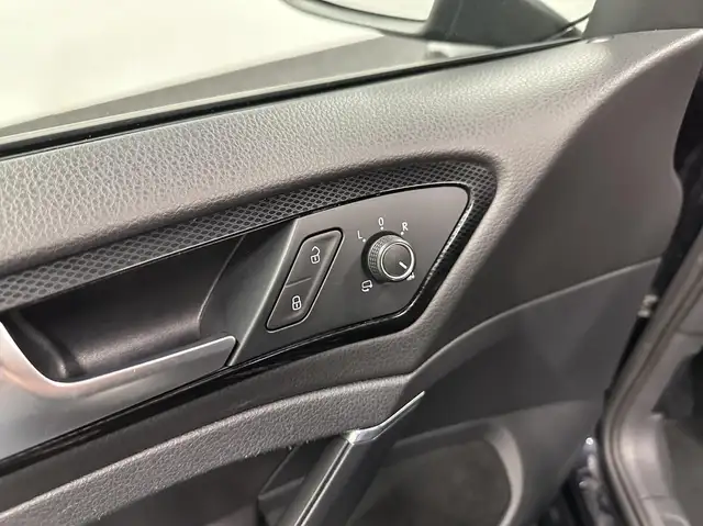 Volkswagen Golf view 17