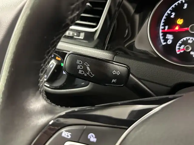 Volkswagen Golf view 23