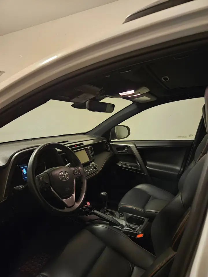 Toyota RAV 4 снимка Toyota RAV 4