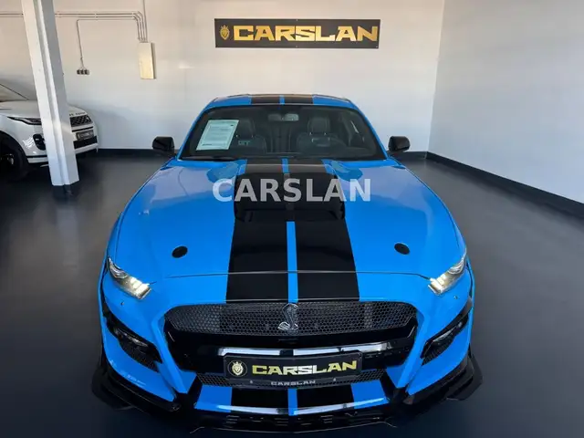 Ford Mustang view 3
