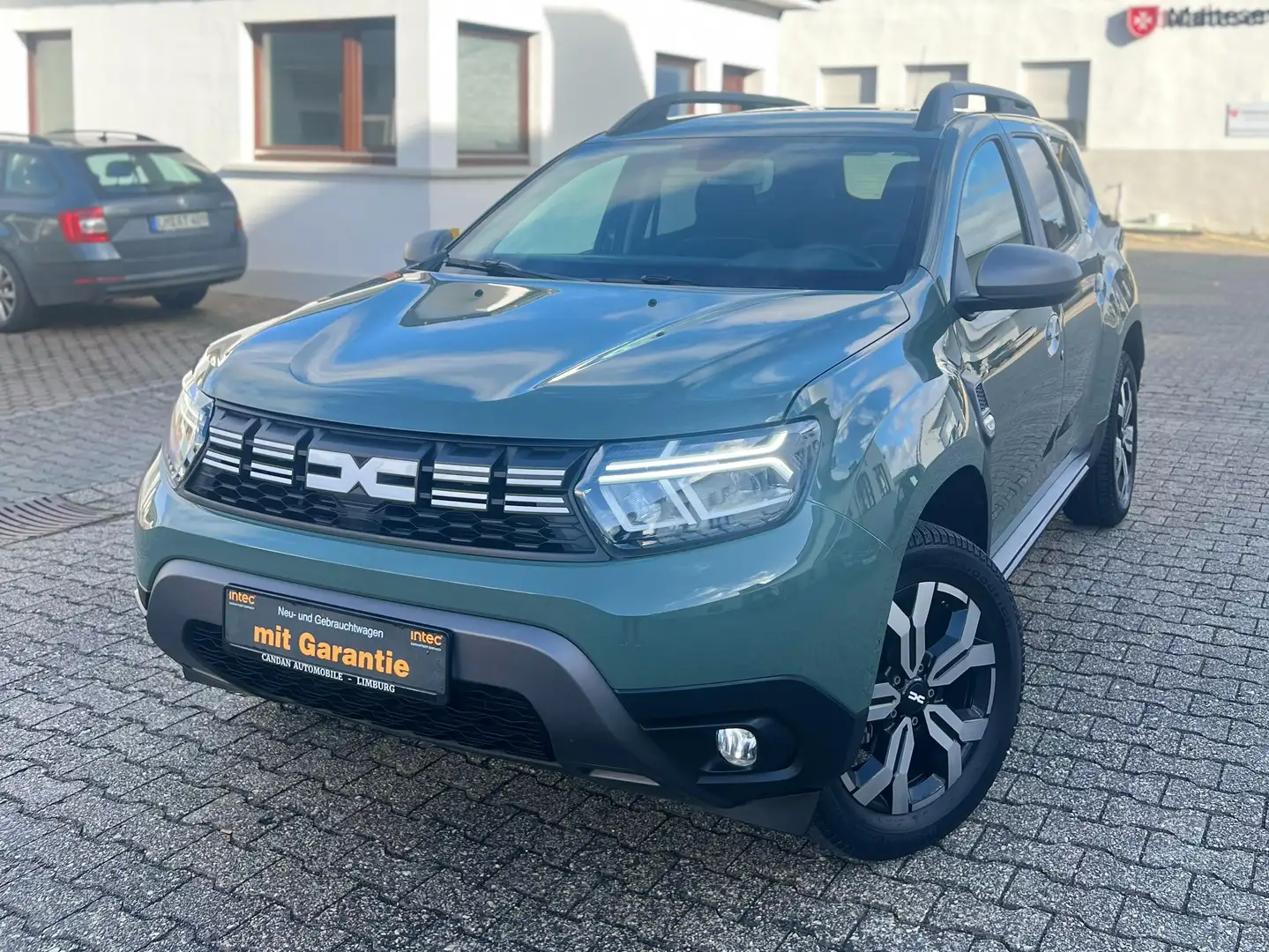 Dacia Duster Journey*AUTOMATIK*150PS*1.HAND Grün - 1