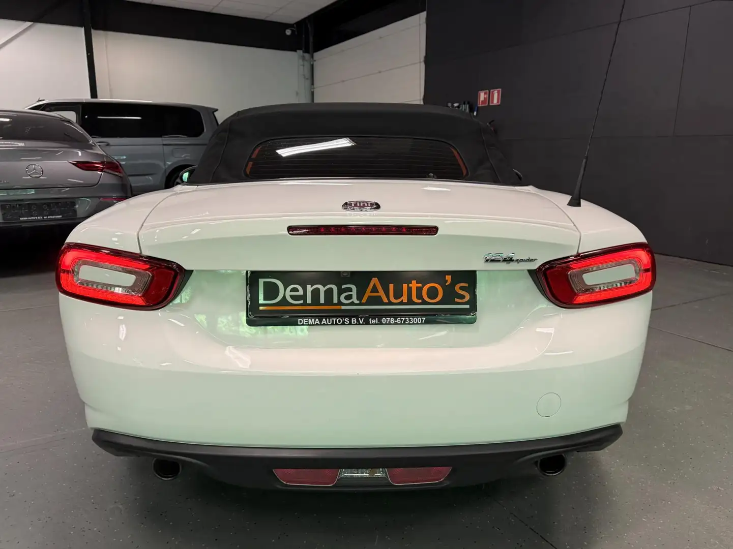 Fiat 124 Spider 1.4 MultiAir Turbo NAVI/LED/LEDER/CAM/DAB/BOSE/PDC Wit - 2