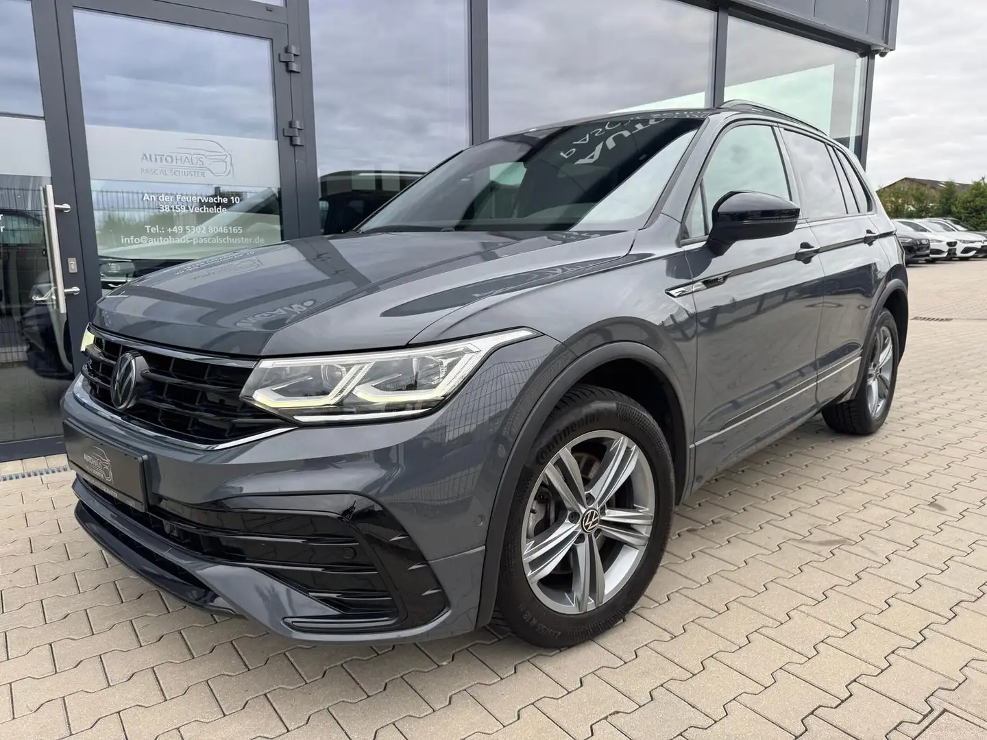 Volkswagen Tiguan R-Line 4Motion 2.0 TSI/DSG/ACC/MATRIX/ Gris - 2