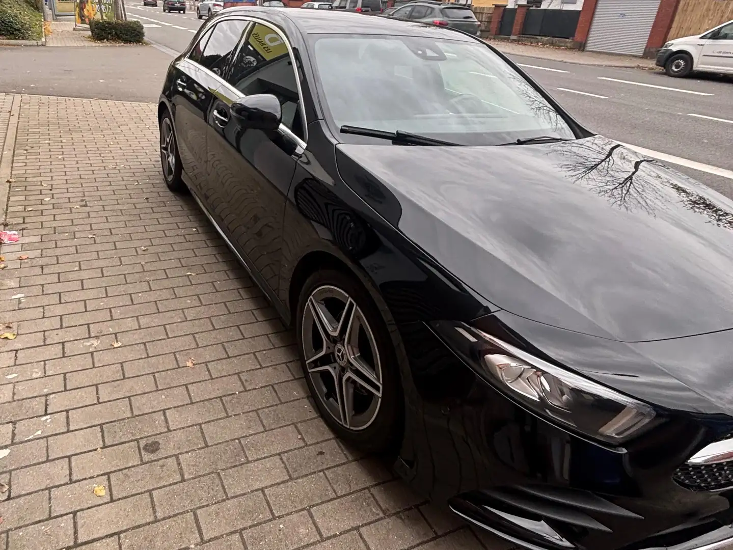 Mercedes-Benz A 180 A 180 Business Solution AMG (EU6d-TEMP) Zwart - 2