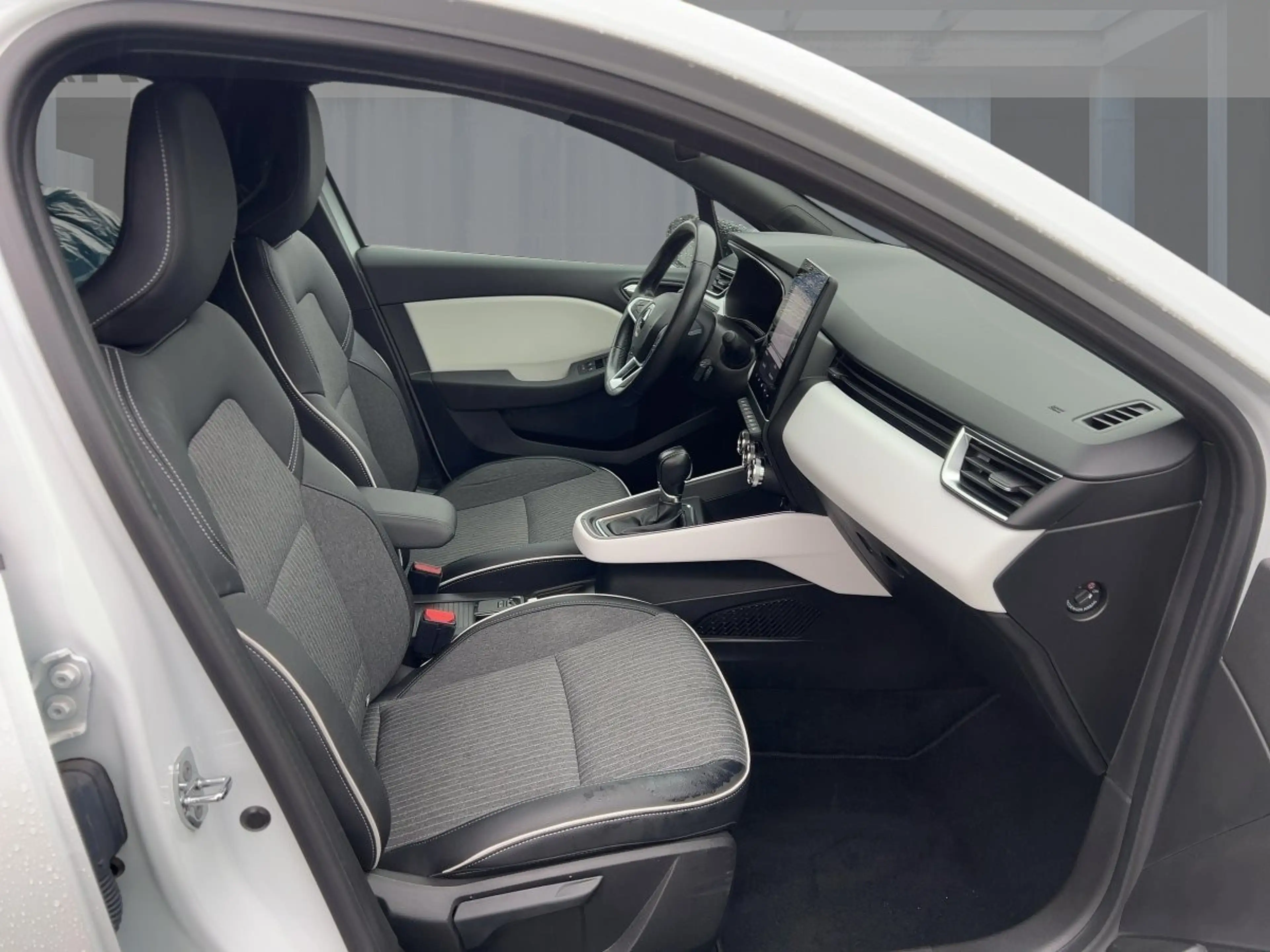 Renault Clio TECHNO TCe 90 X-tronic 8 FACH BEREIFT — photo 8