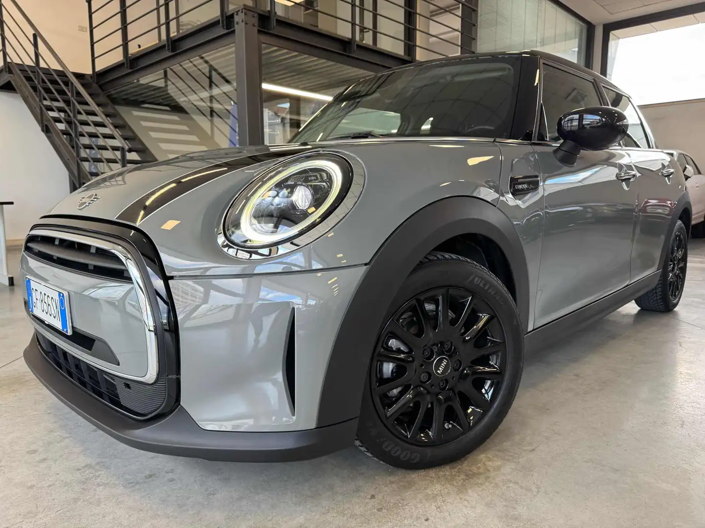 MINI Cooper 1.5 Cooper Camden 5 porte Cambio Automatico Gris - 1