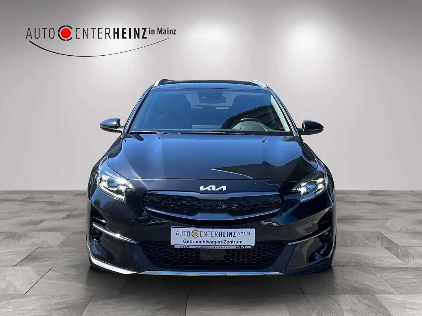 Kia XCeed Spirit Plug-in Hybrid Černá - 2