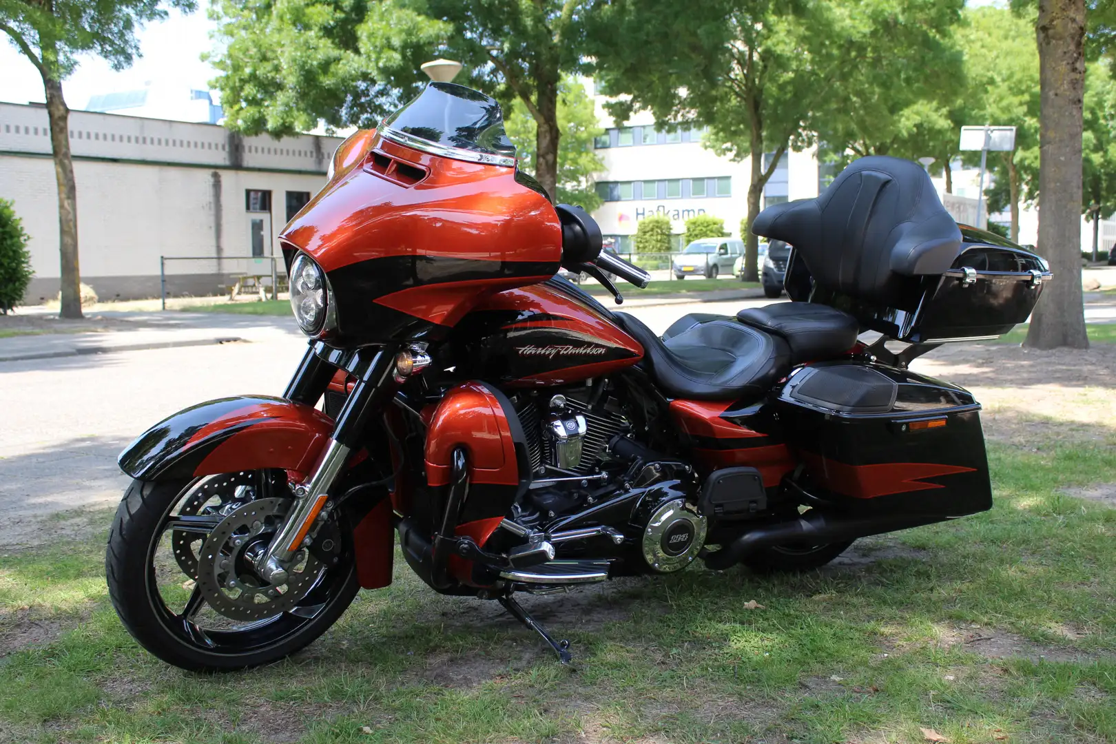 Harley-Davidson Street Glide FLH-X SE Street-Glide CVO Oranje - 2