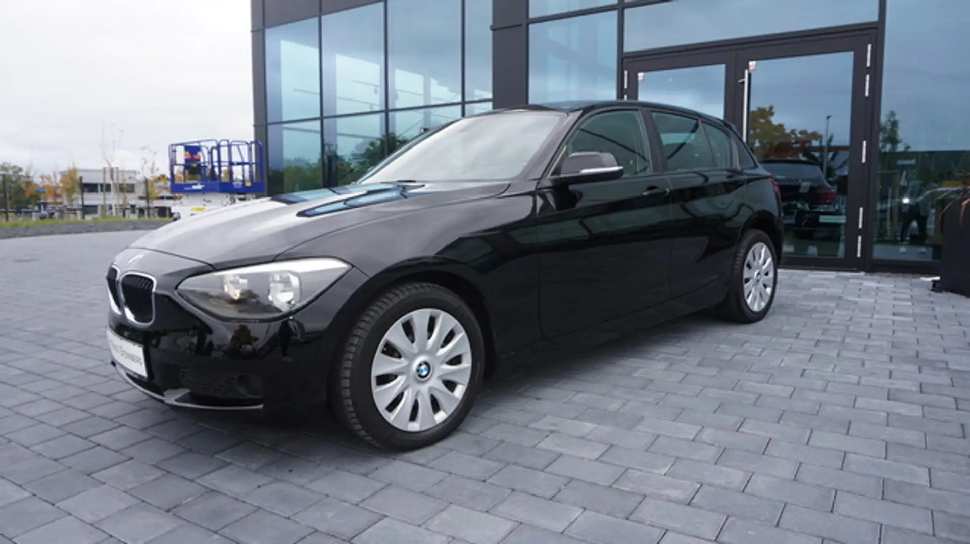 BMW 116 AUTOMATIK+NAVIGATION+PDC Schwarz - 2