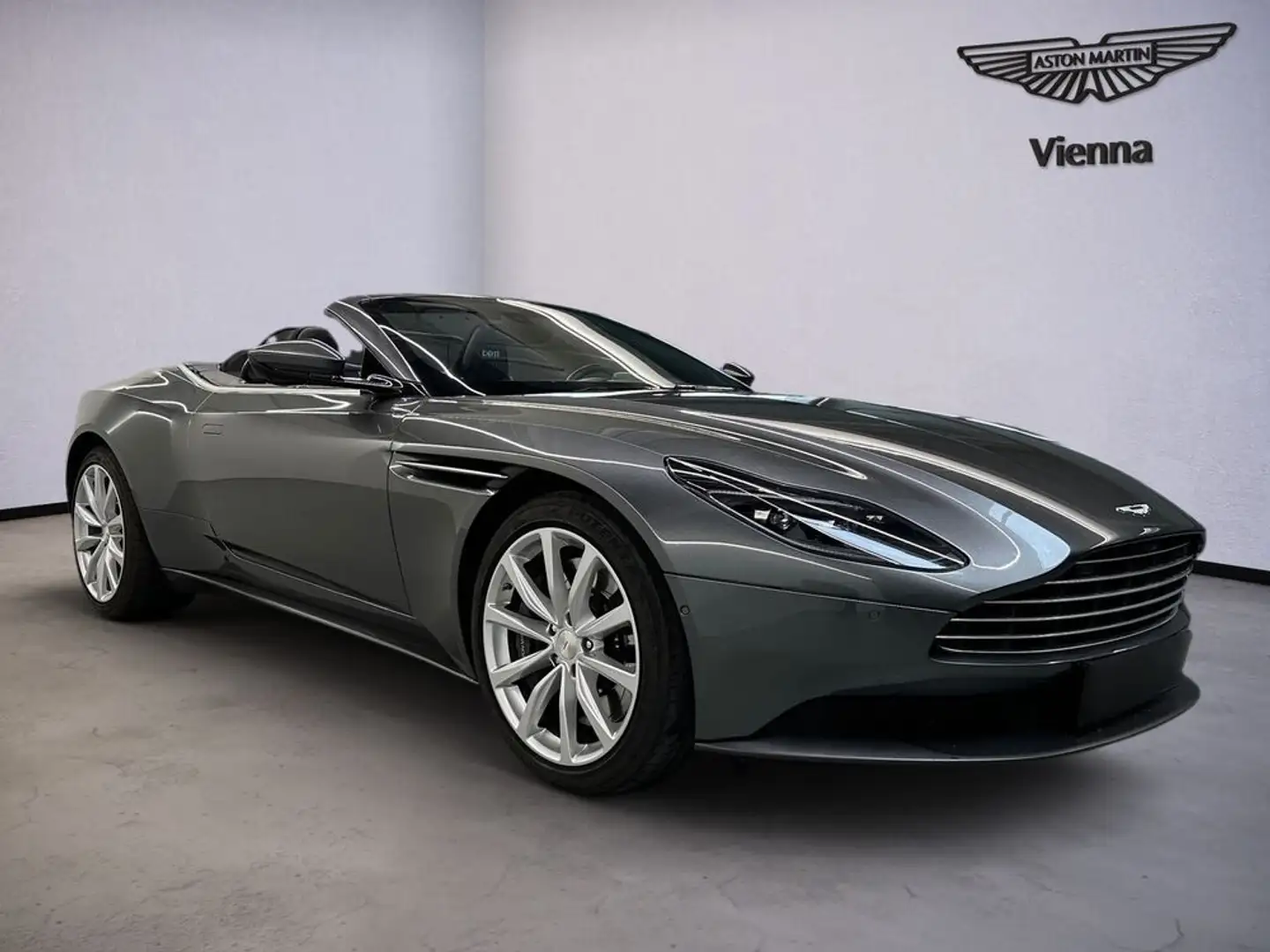 Aston Martin DB11 Volante / Magnetic Silver / 1Y AM Garantie Zilver - 2