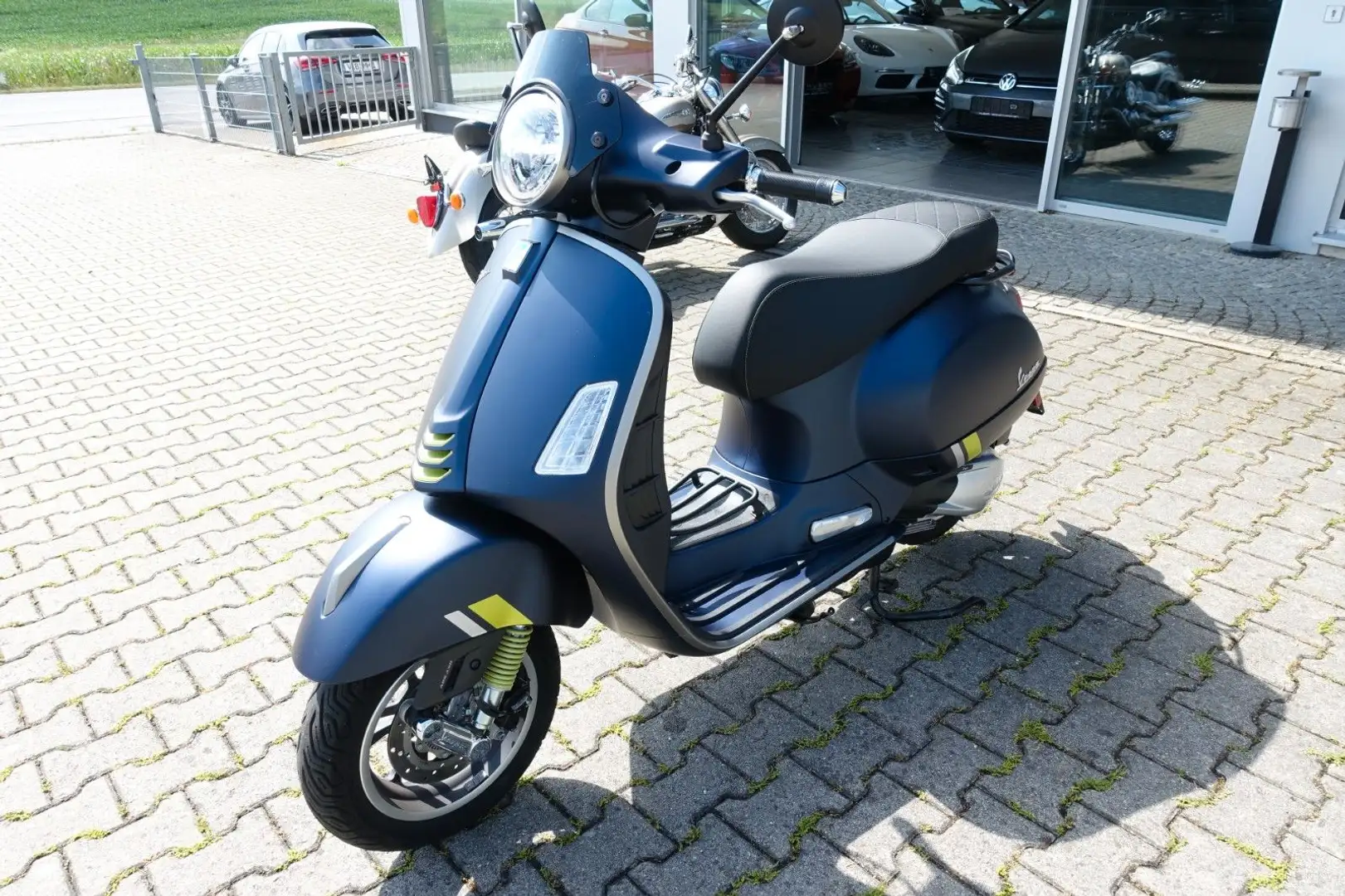Vespa GTS 300 Super Tech mit viel Zubehör Blau - 1