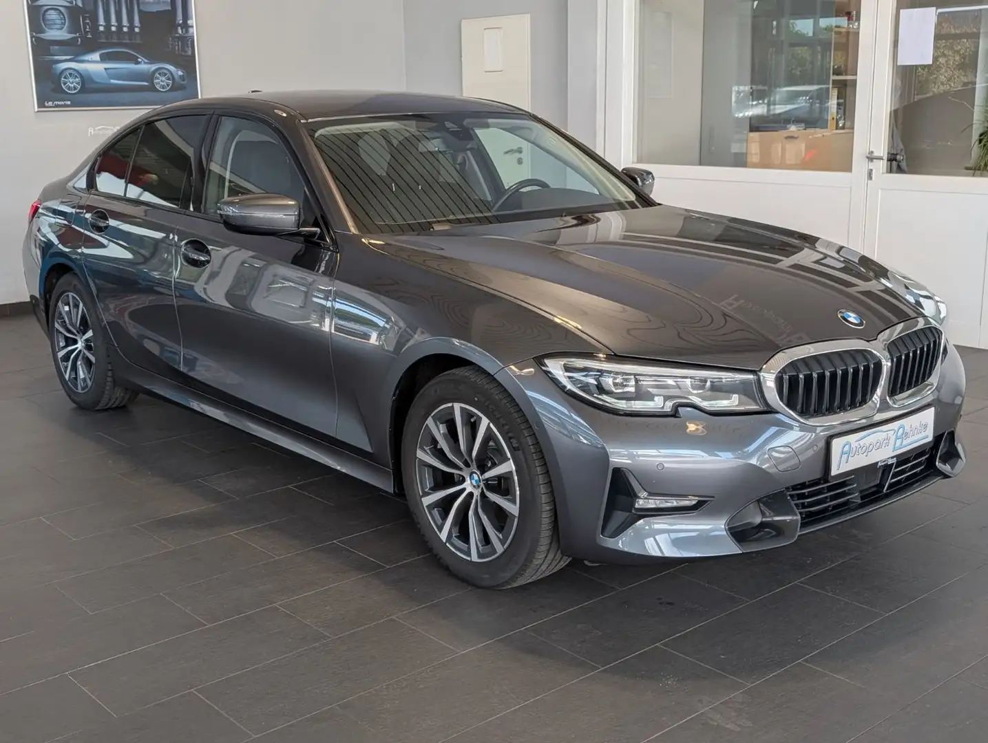 BMW 320 i Sport Line *LCPro*KAM*LED*Sitzh.*Memory*ACC Gris - 1