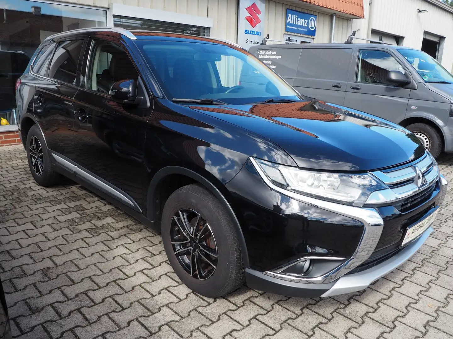 Mitsubishi Outlander 2.0 MIVEC Edition 100 ClearTec 2WD Schwarz - 1